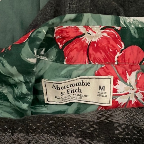 Abercrombie Short Sleeve Button Down - Hawaiian Shirt - Picture 5 of 5
